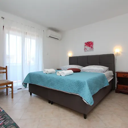 And Silvana Pensión 3*