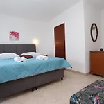 Πανσιόν And Silvana 3*