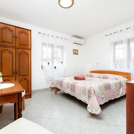 And Silvana بيت ضيافة روفينج