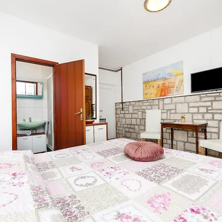 Gasthuis Apartments&room Silvana 3*